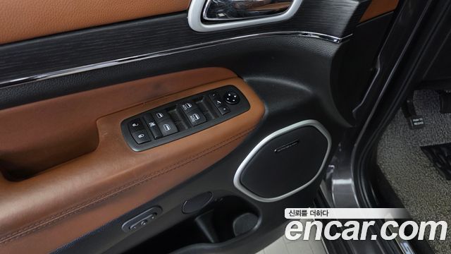 Jeep Cherokee 2021 — photo 28