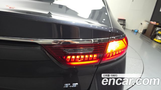 Kia K7 2017 — photo 9