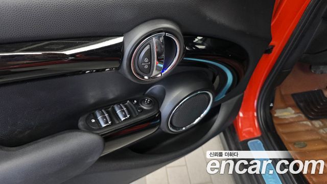 Mini Cooper 2019 — photo 28