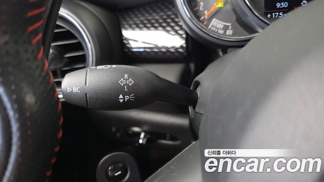 Mini Cooper 2019 — photo 32
