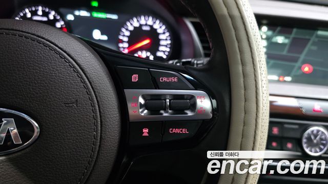 Kia K7 2017 — photo 16