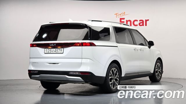 Kia Canival 2023 — photo 2