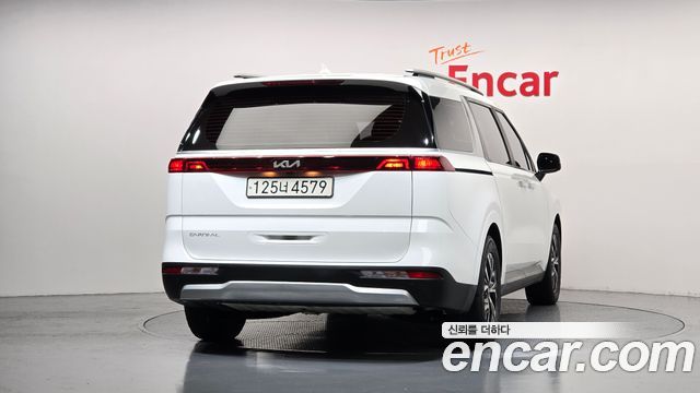 Kia Canival 2023 — photo 4