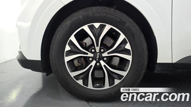 Kia Canival 2023 — photo 5