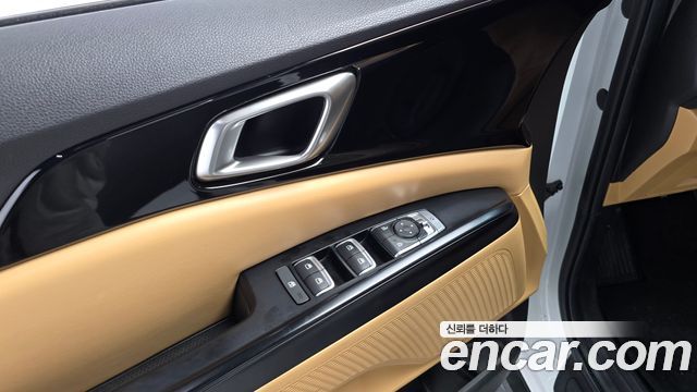 Kia Canival 2023 — photo 19