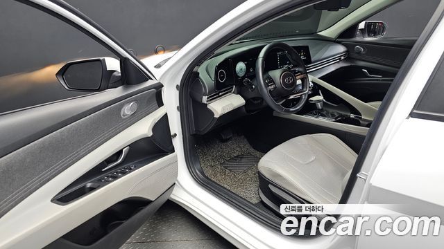 Hyundai AVANTE 2022 — photo 13