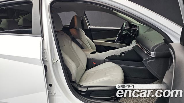 Hyundai AVANTE 2022 — photo 16