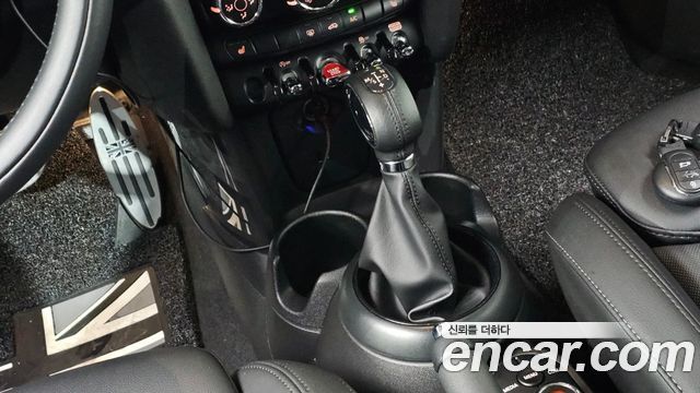 Mini Cooper 2019 — photo 9