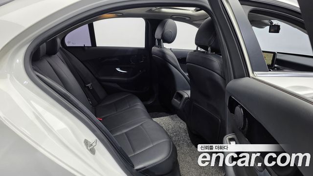 Mercedes-Benz C-Class 2016 — photo 12
