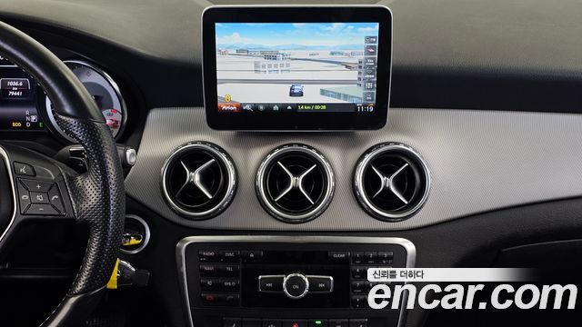 Mercedes-Benz GLA-Class 2015 — photo 13