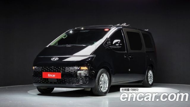 Hyundai Staria 2025 — photo 1