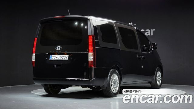 Hyundai Staria 2025 — photo 2