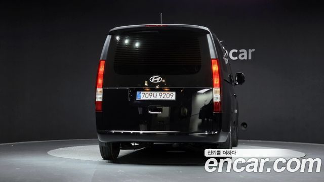 Hyundai Staria 2025 — photo 4