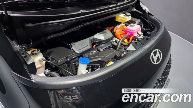 Hyundai Staria 2025 — photo 6