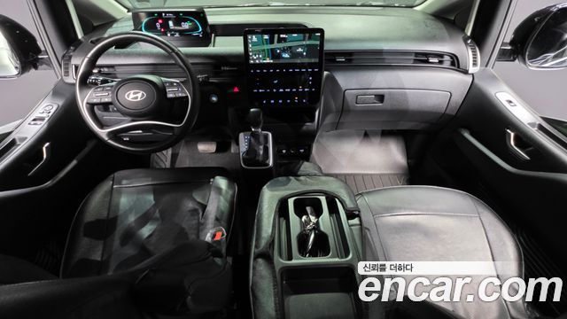 Hyundai Staria 2025 — photo 10
