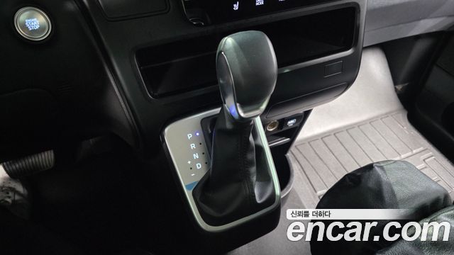 Hyundai Staria 2025 — photo 12