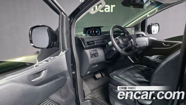 Hyundai Staria 2025 — photo 13