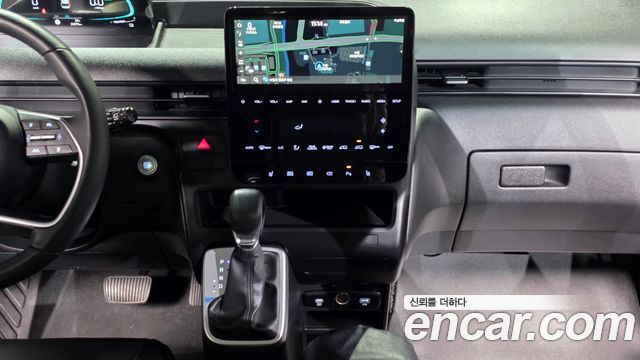 Hyundai Staria 2025 — photo 20