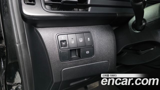 Hyundai Staria 2025 — photo 23