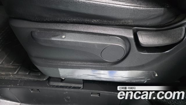 Hyundai Staria 2025 — photo 25