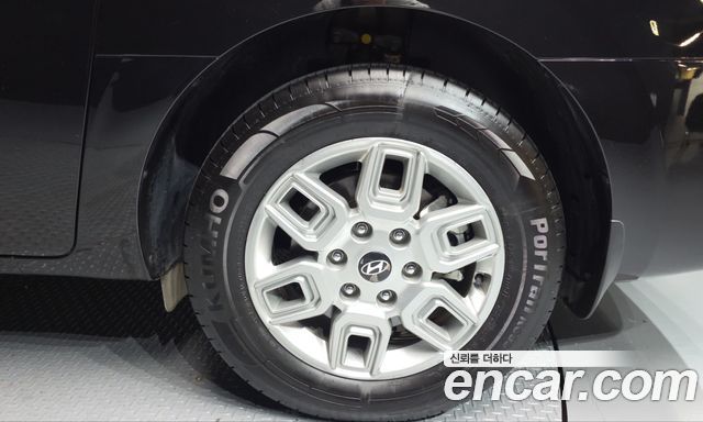 Hyundai Staria 2025 — photo 7