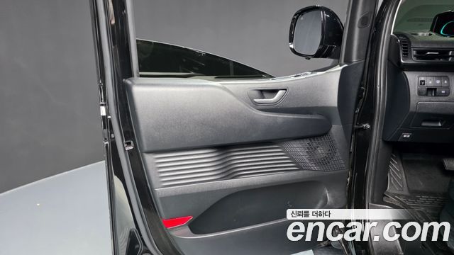 Hyundai Staria 2025 — photo 14