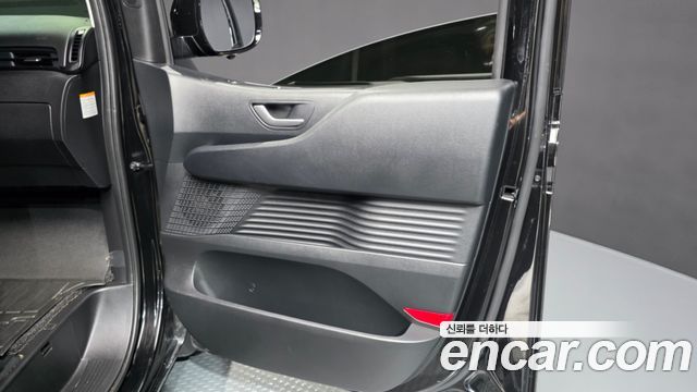 Hyundai Staria 2025 — photo 15