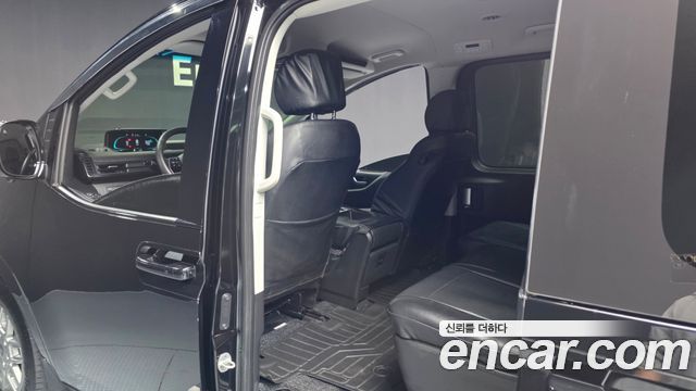 Hyundai Staria 2025 — photo 16