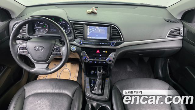 Hyundai AVANTE 2016 — photo 10