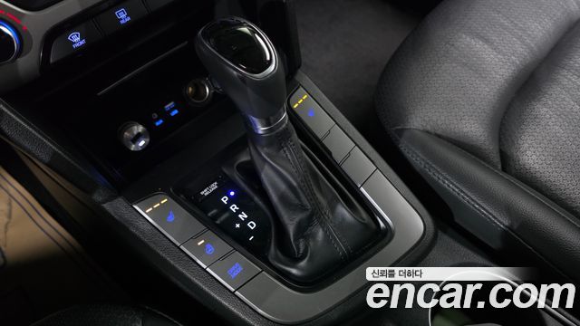 Hyundai AVANTE 2016 — photo 12