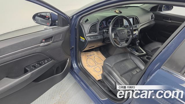 Hyundai AVANTE 2016 — photo 13