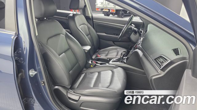 Hyundai AVANTE 2016 — photo 17