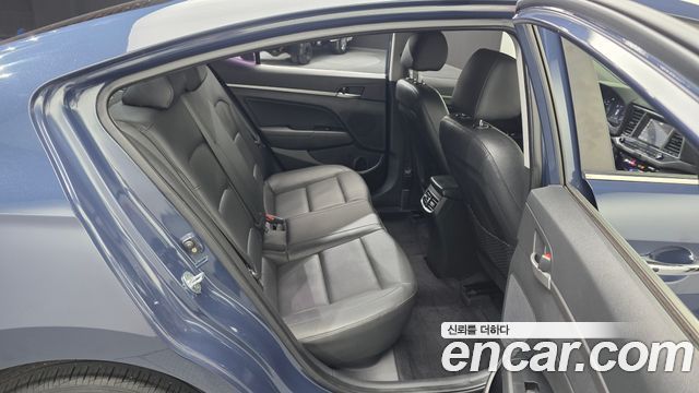 Hyundai AVANTE 2016 — photo 18