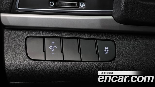 Hyundai AVANTE 2016 — photo 24