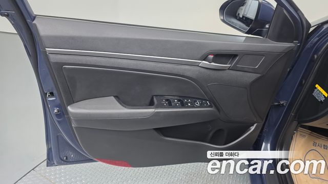 Hyundai AVANTE 2016 — photo 14