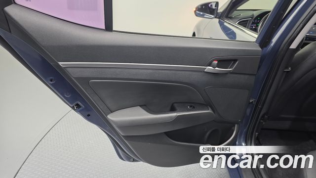 Hyundai AVANTE 2016 — photo 15