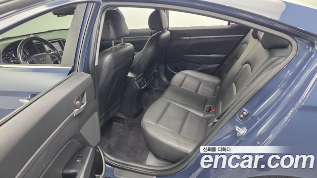 Hyundai AVANTE 2016 — photo 16