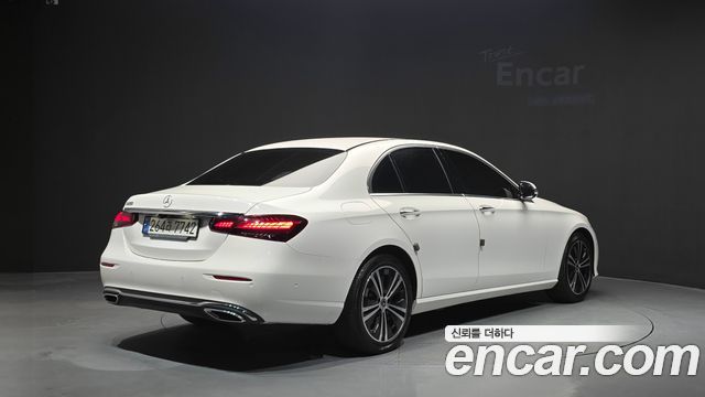Mercedes-Benz E-Class 2021 — photo 2
