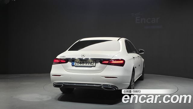 Mercedes-Benz E-Class 2021 — photo 4