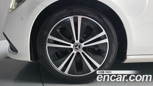 Mercedes-Benz E-Class 2021 — photo 5