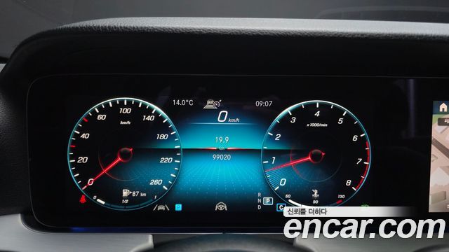 Mercedes-Benz E-Class 2021 — photo 11