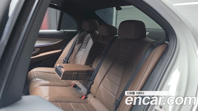 Mercedes-Benz E-Class 2021 — photo 18