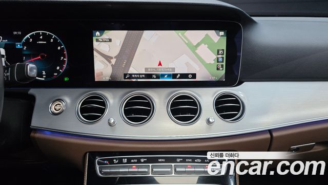 Mercedes-Benz E-Class 2021 — photo 19