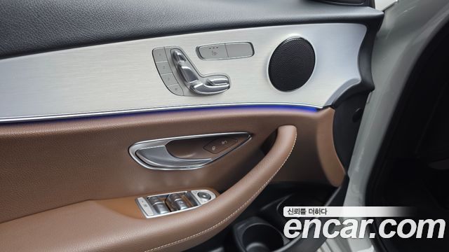Mercedes-Benz E-Class 2021 — photo 24