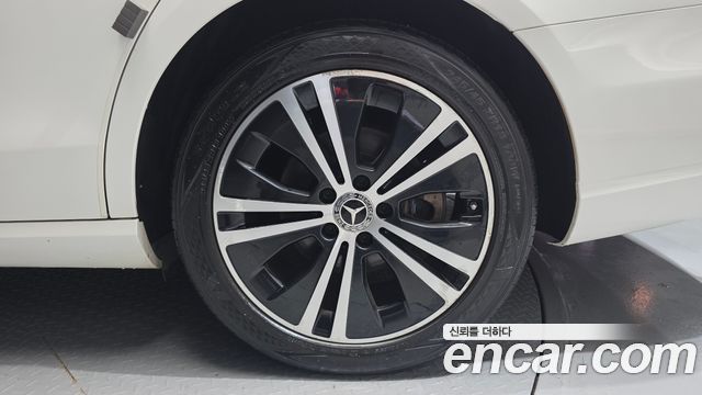 Mercedes-Benz E-Class 2021 — photo 7