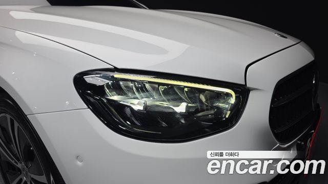 Mercedes-Benz E-Class 2021 — photo 8