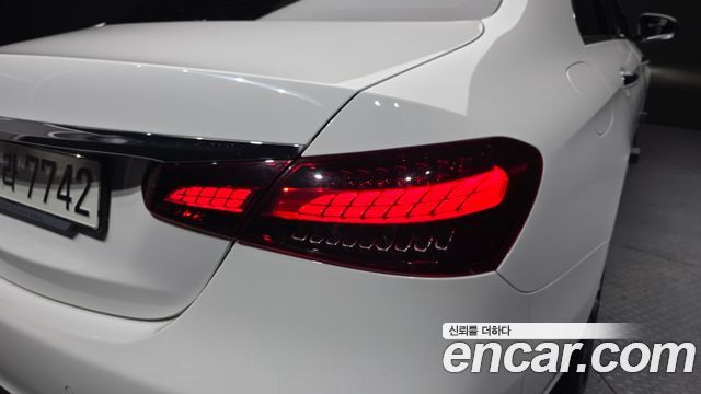 Mercedes-Benz E-Class 2021 — photo 9