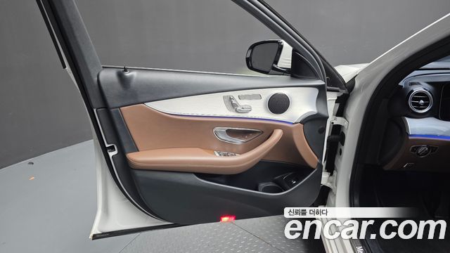 Mercedes-Benz E-Class 2021 — photo 14