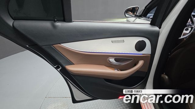 Mercedes-Benz E-Class 2021 — photo 15