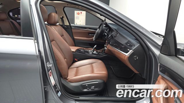 BMW 5-Series 2015 — photo 11